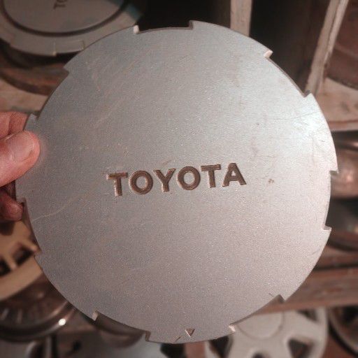Toyota, centre caps - Private Seller Toyota, centre caps - Private Seller
