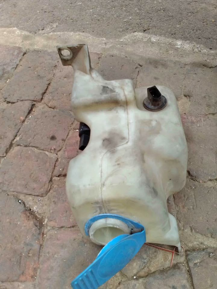 VW Jetta 4 washer bottle - Private Seller