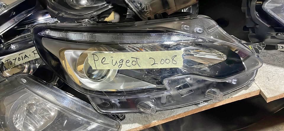 Peugeot 2008 LED headlight - Private Seller Peugeot 2008 LED headlight - Private Seller