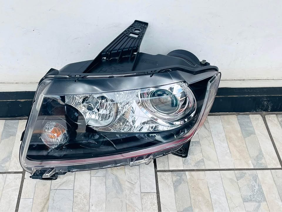 Jeep Compass xenon headlight - Private Seller Jeep Compass xenon headlight - Private Seller