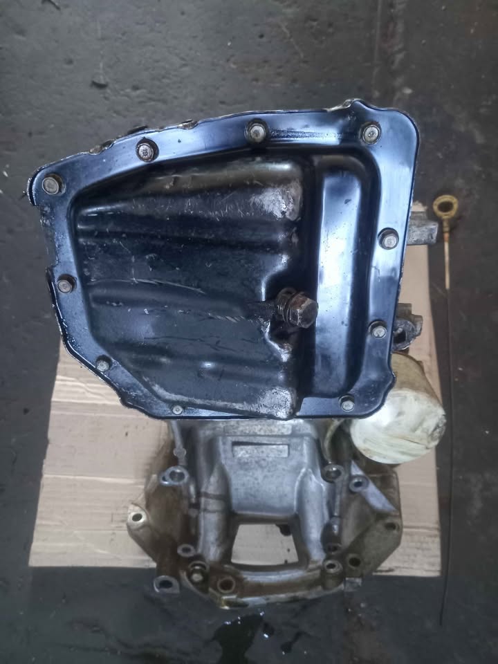 HYUNDAI G4FA ALUMINUM SUMP WITH METAL SUMP PLATE OEM IN EXCELLENT CONDITION - Private Seller