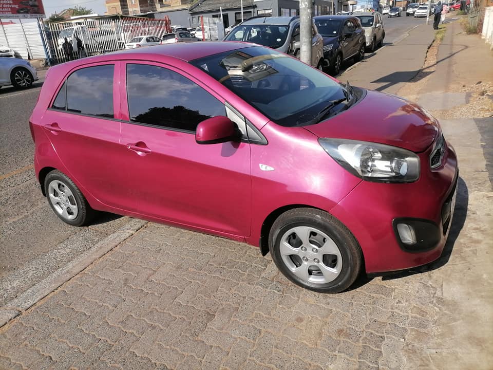 2013 Kia Picanto 1.2 Hatchback with a Nice interior seat