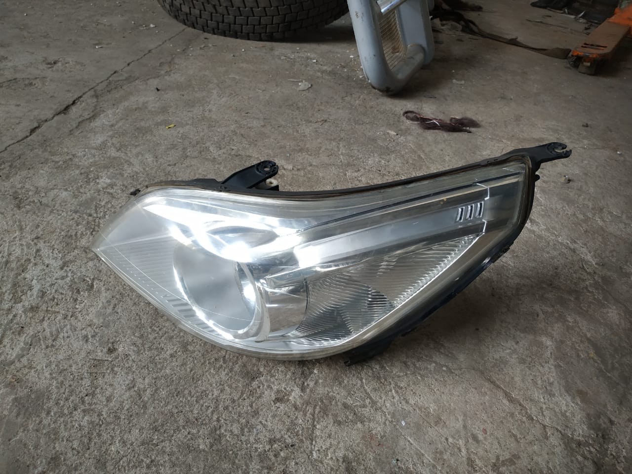 Chevrolet Utility Bakkie left headlight  / head lamp for sale - Private Seller