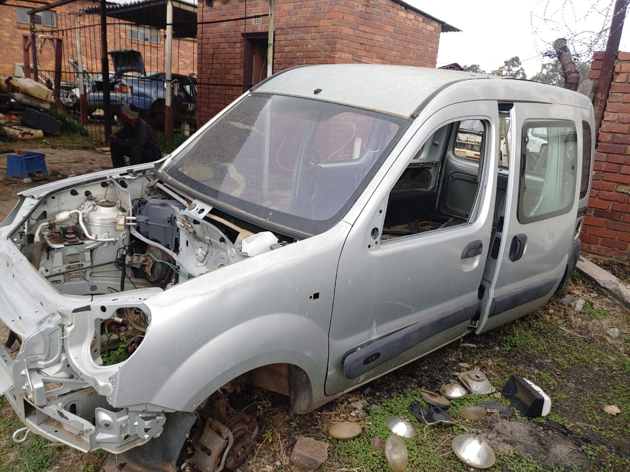RENAULT KANGOO BODY PARTS FOR SALE - Private Seller