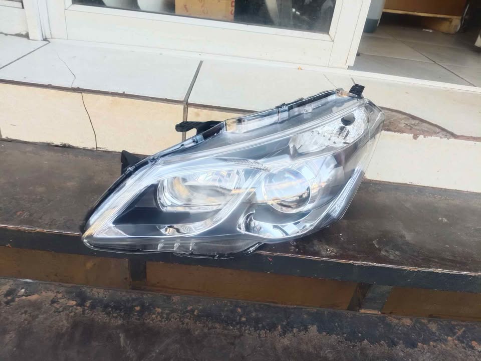Suzuki Ciaz left headlight - Private Seller Suzuki Ciaz left headlight - Private Seller