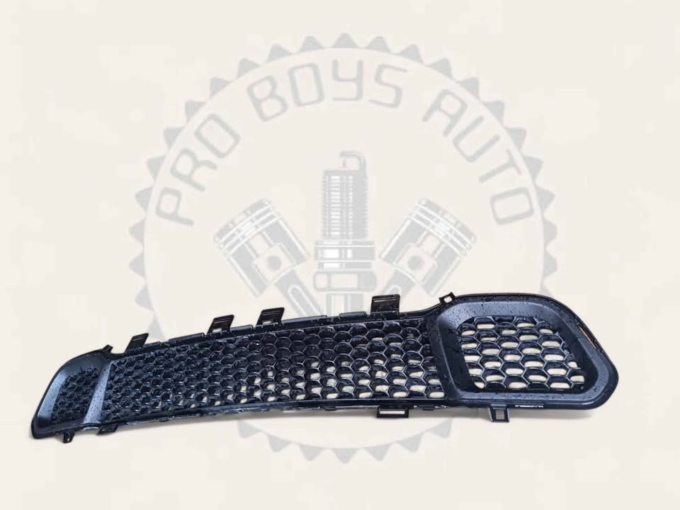 2018 JEEP GRAND CHEROKEE BOTTOM CENTRE GRILL AVAILABLE FOR SALE - Private Seller 2018 JEEP GRAND CHEROKEE BOTTOM CENTRE GRILL AVAILABLE FOR SALE - Private Seller