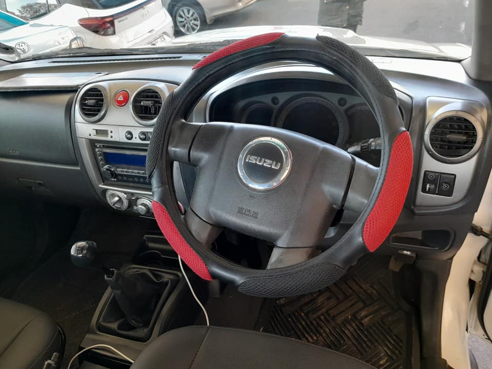 2011 ISUZU KB300 LX HARDBODY MANUAL