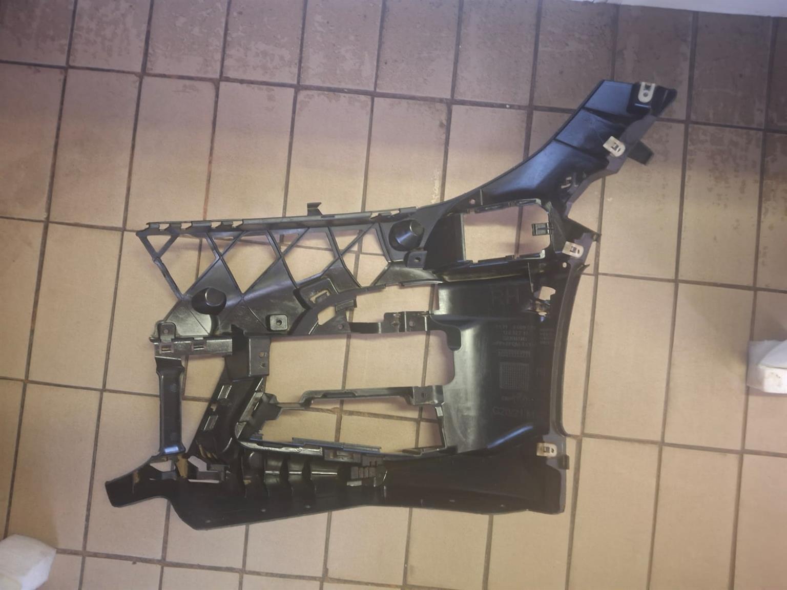 2021 BMW G20 FOGLIGHT BRACKET RIGHTSIDE AVAILABLE FOR SALE
