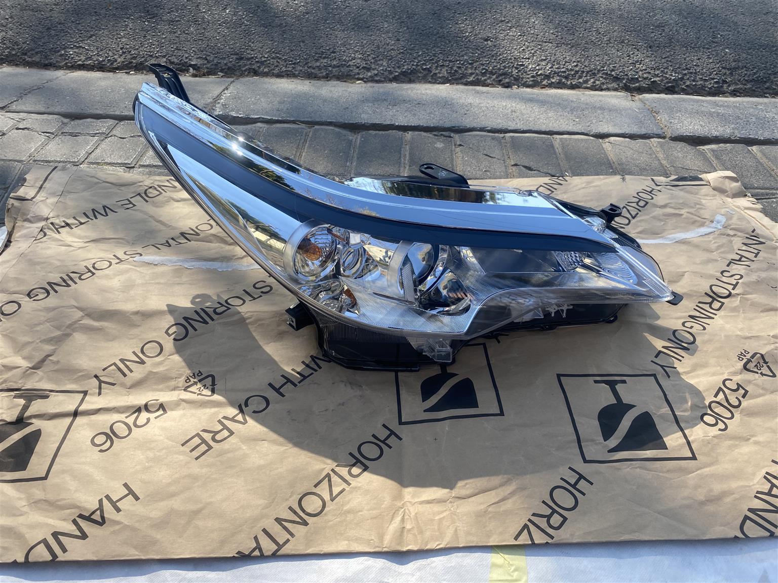 2018 TOYOTA FORTUNER GD-6 HALOGEN HEADLIGHT RIGHT SIDE FOR SALE