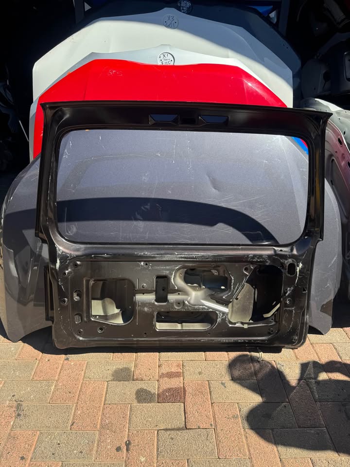Suzuki Jimny Boot Lid Tailgate Door - Private Seller Suzuki Jimny Boot Lid Tailgate Door - Private Seller