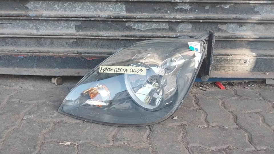 Ford Fiesta headlight - Private Seller Ford Fiesta headlight - Private Seller