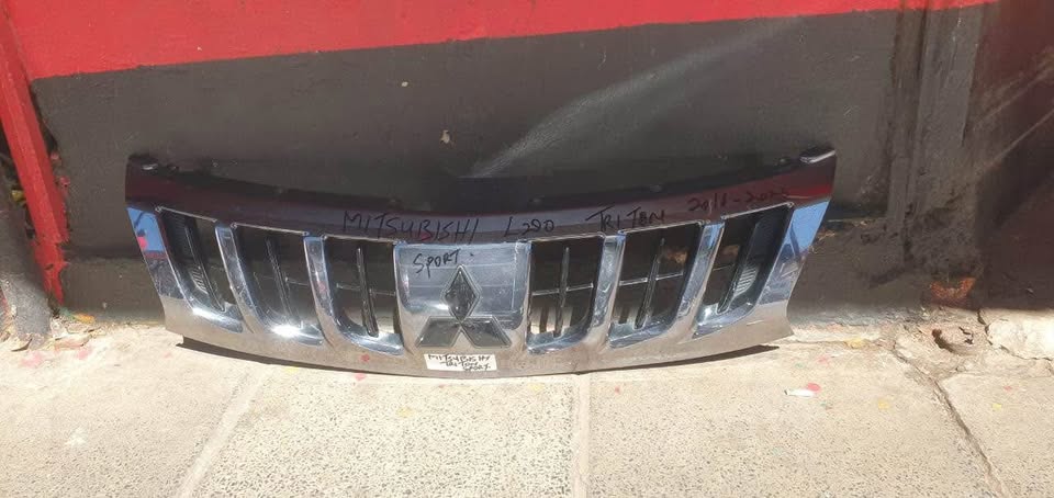 Mitsubishi L200 Triton Grille 2011/15 - Private Seller Mitsubishi L200 Triton Grille 2011/15 - Private Seller