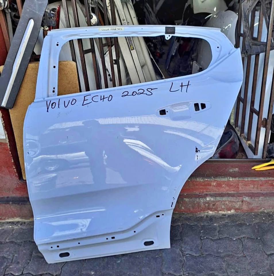Volvo XC40 back door 2025 - Private Seller Volvo XC40 back door 2025 - Private Seller