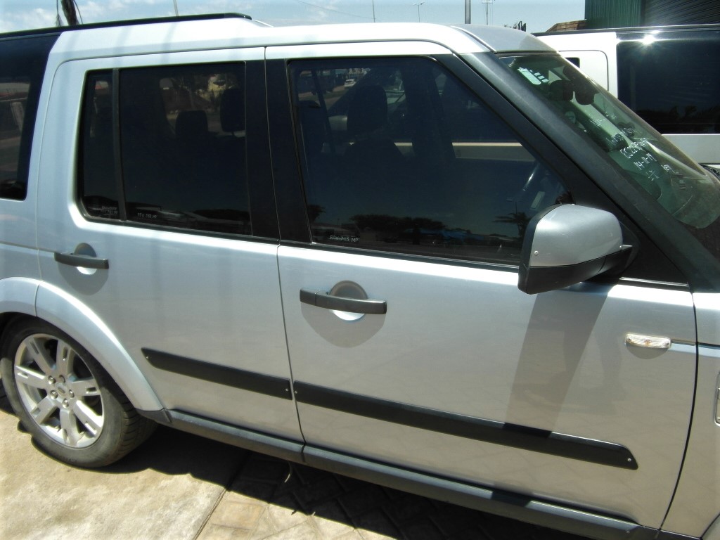 Discovery 4 TDV6 3.0 SE For Stripping