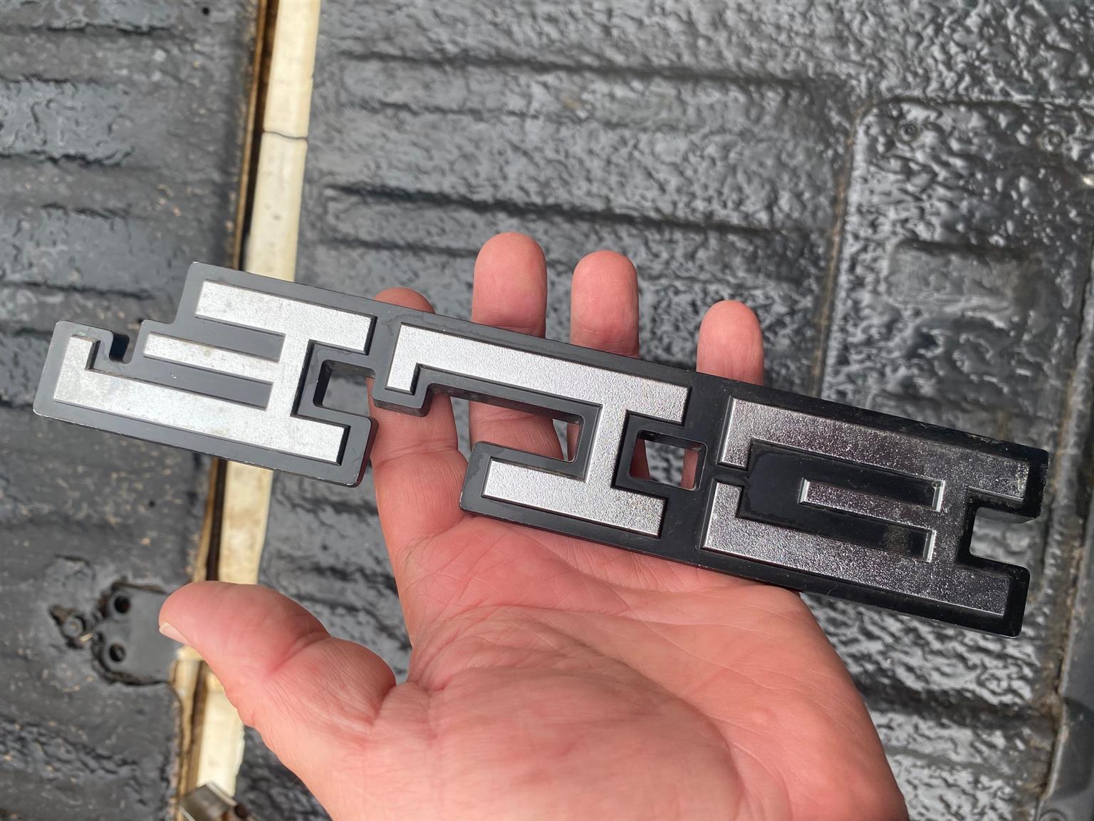 Isuzu ELF badge - Private Seller Isuzu ELF badge - Private Seller