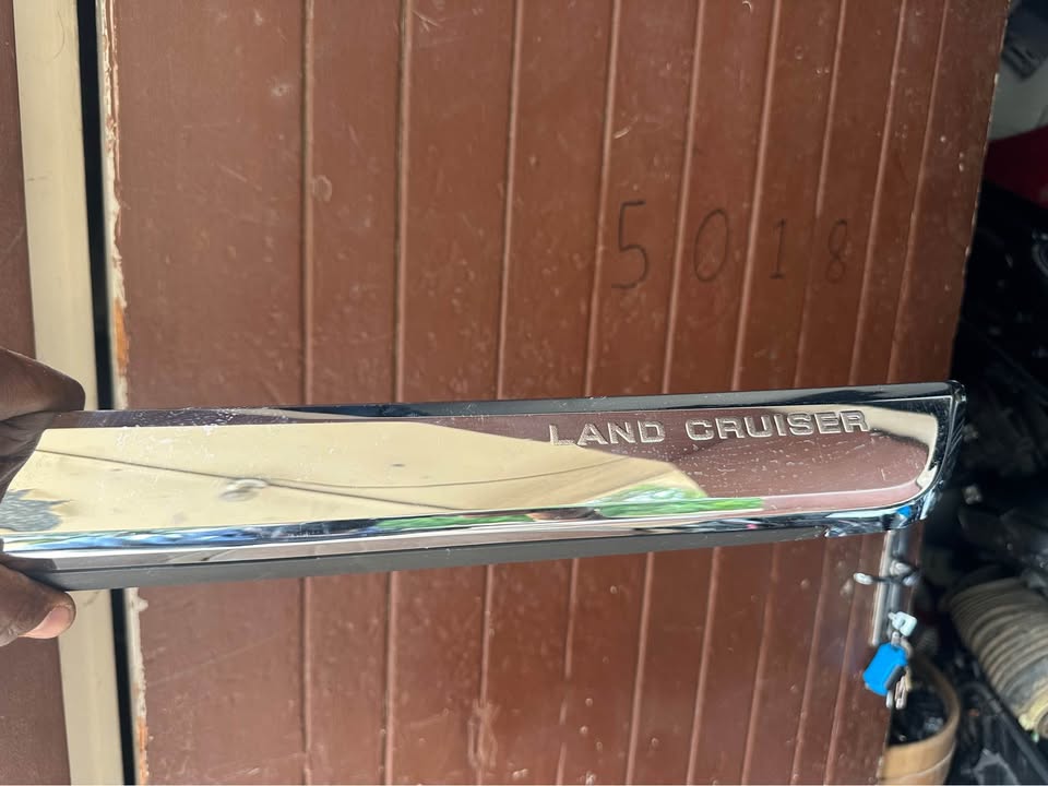 Toyota Land Cruiser 200 - Rear Left Door Molding - Private Seller Toyota Land Cruiser 200 - Rear Left Door Molding - Private Seller