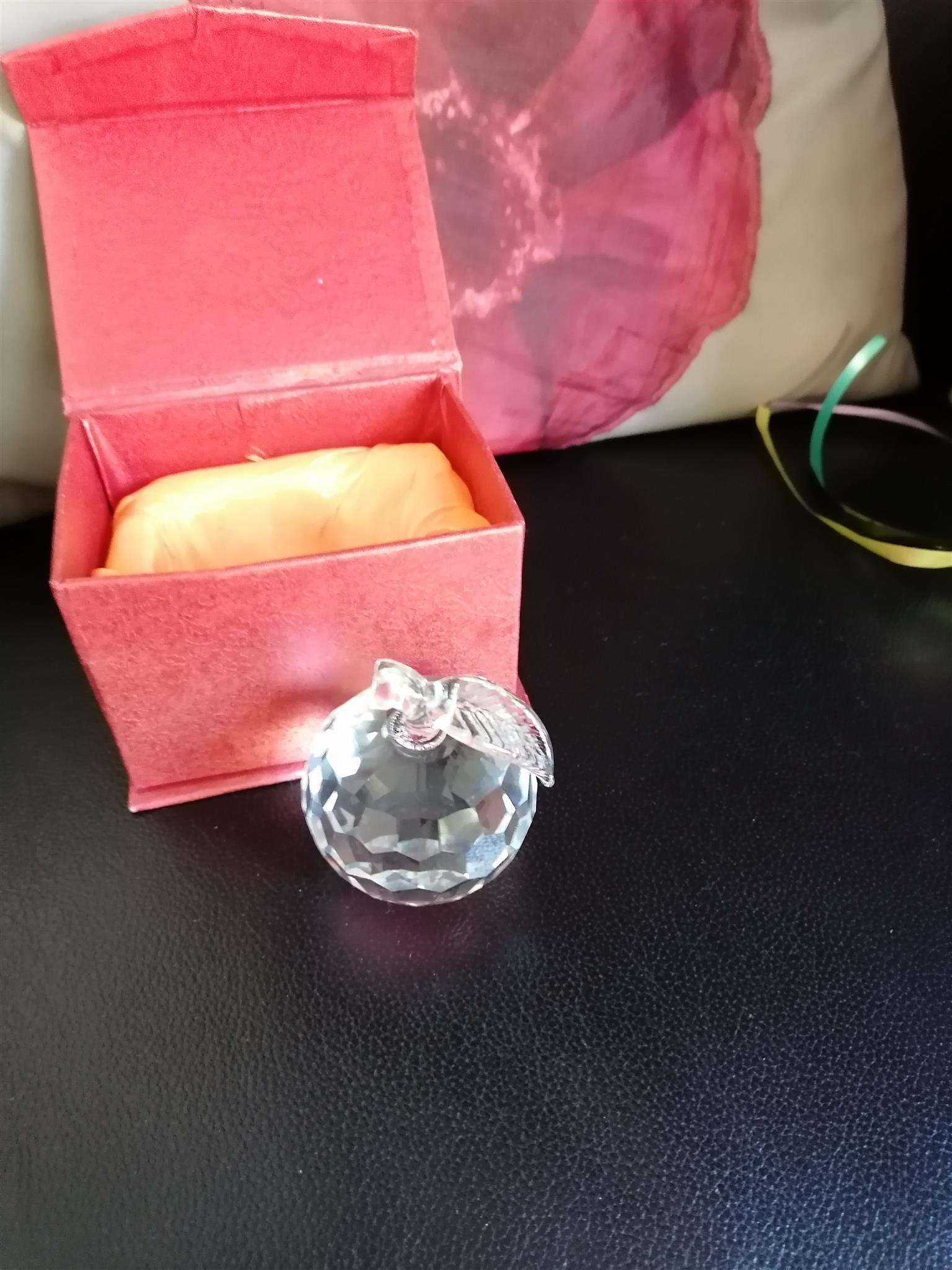 Crystal Paper weight - Apple shaped
