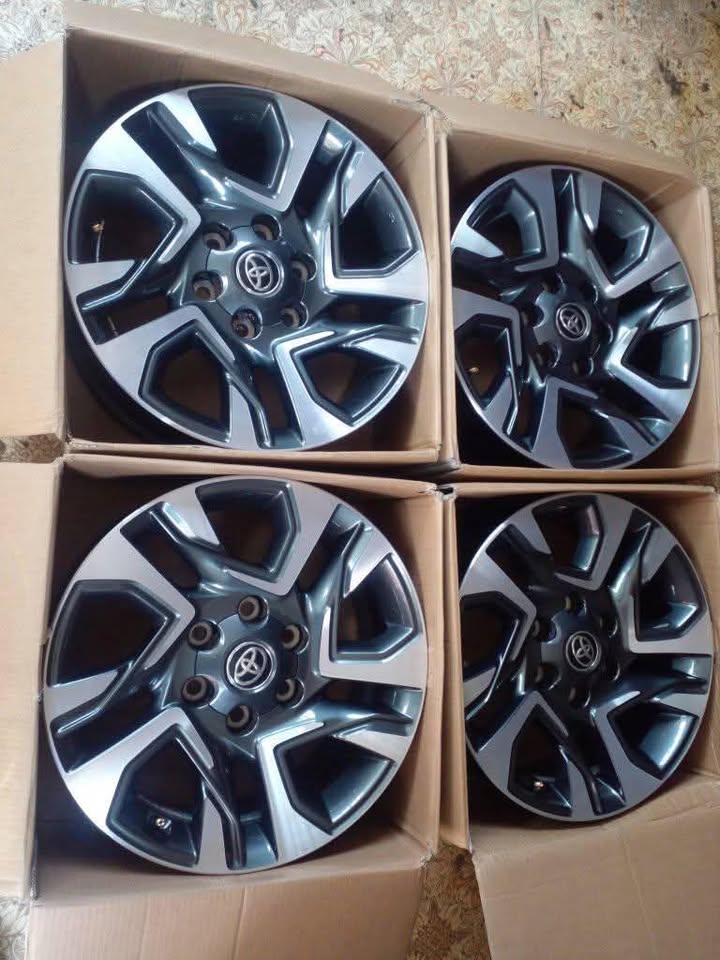 18 inch Toyota Hilux fortuner wheels original mags Toyota legend 55 rims with ty - Private Seller 18 inch Toyota Hilux fortuner wheels original mags Toyota legend 55 rims with ty - Private Seller