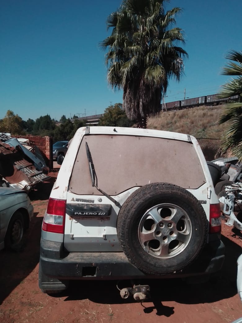 Mitsubishi Pajero IO GDI 2000 Model Stripping For Parts - Private Seller