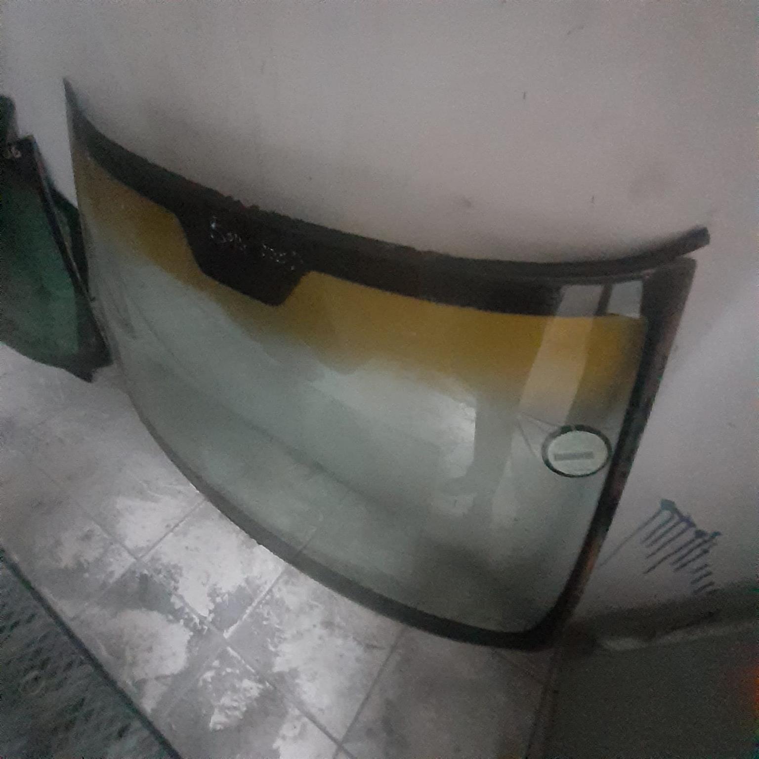 BMW 320D WINDSCREEN FOR SALE (DELIVERY AVAILABLE COUNTRY WIDE) - Private Seller BMW 320D WINDSCREEN FOR SALE (DELIVERY AVAILABLE COUNTRY WIDE) - Private Seller