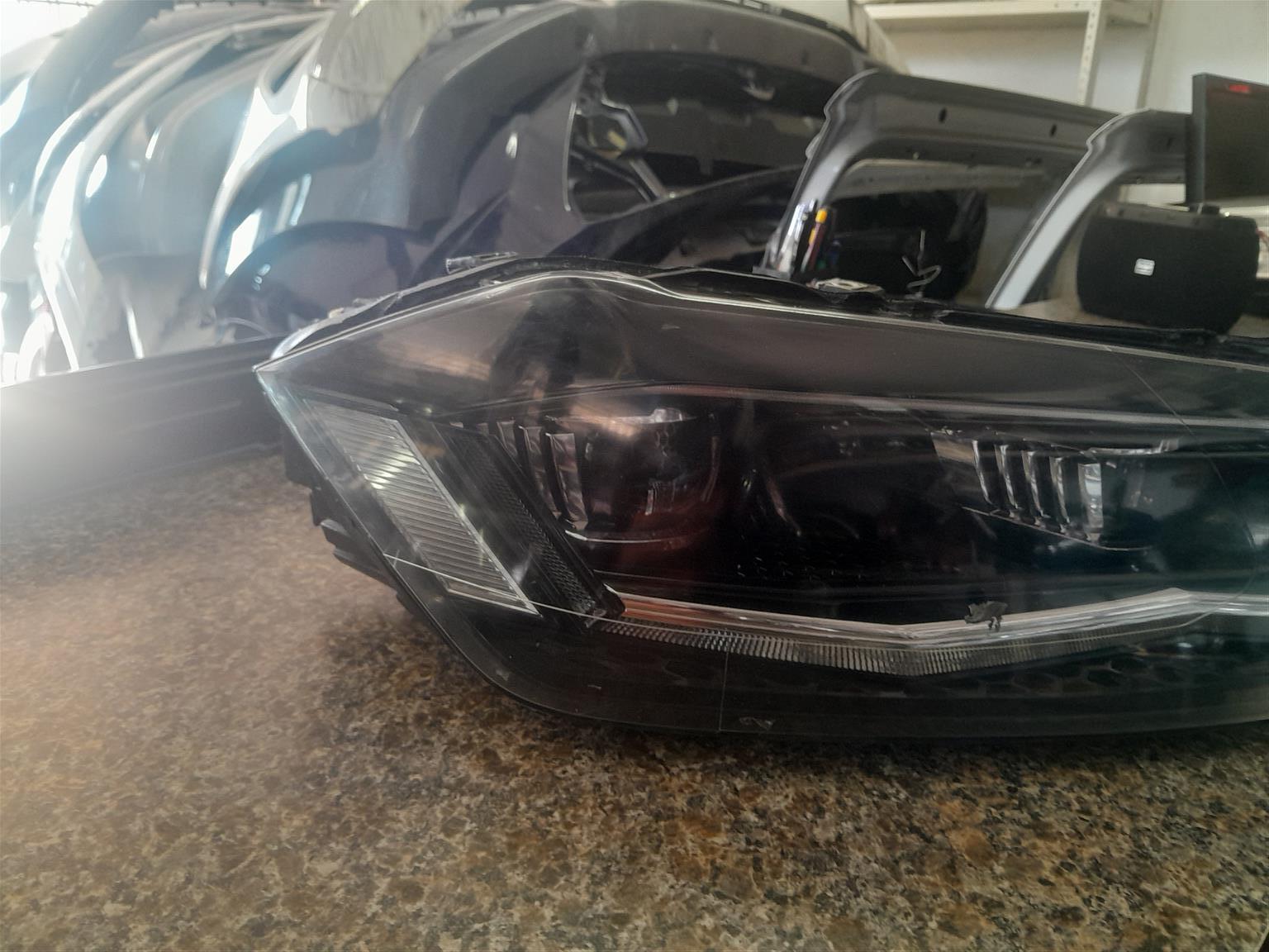 Polo 8 TSi /R Line XENON HEADLIGHT - Private Seller Polo 8 TSi /R Line XENON HEADLIGHT - Private Seller