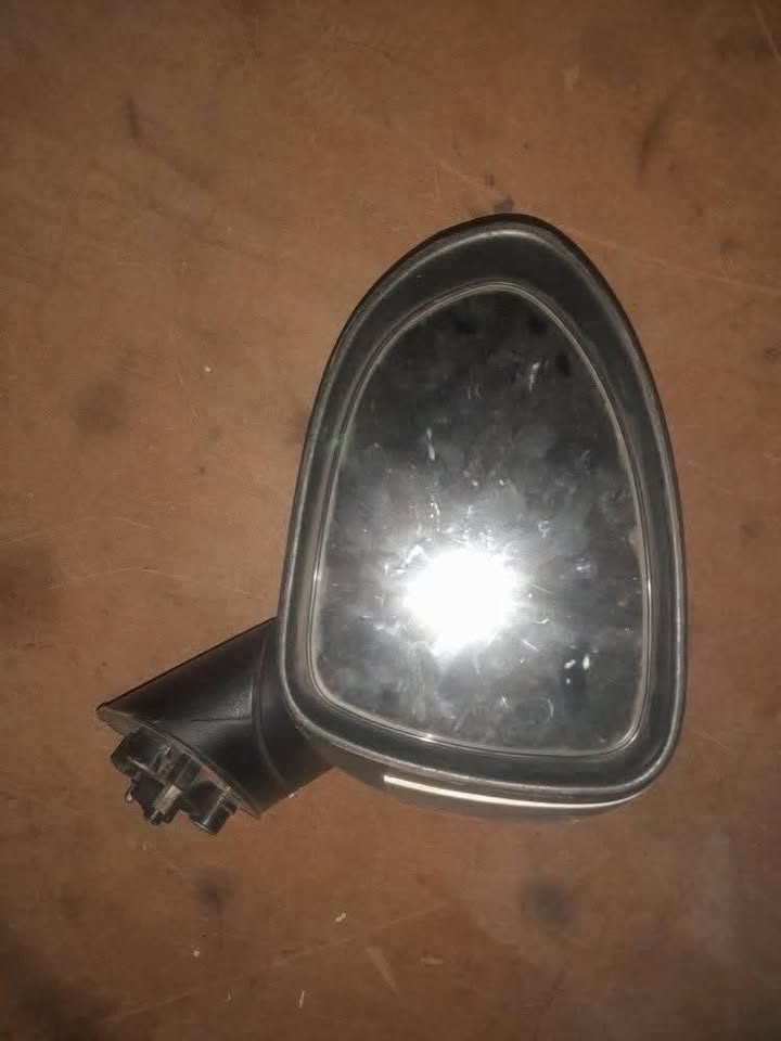 KIA RIO LEFT SIDE MIRROR AVAILABLE - Private Seller KIA RIO LEFT SIDE MIRROR AVAILABLE - Private Seller
