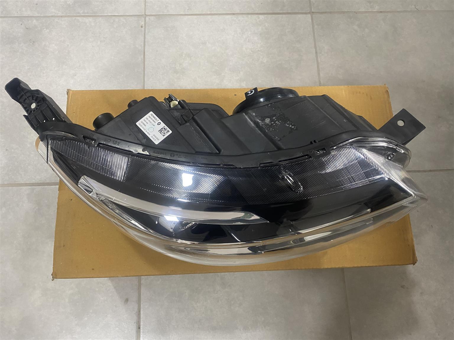2024 RENAULT TRIBER HEADLIGHT RIGHT SIDE FOR SALE. IN EXCELLENT CONDITION - Private Seller 2024 RENAULT TRIBER HEADLIGHT RIGHT SIDE FOR SALE. IN EXCELLENT CONDITION - Private Seller