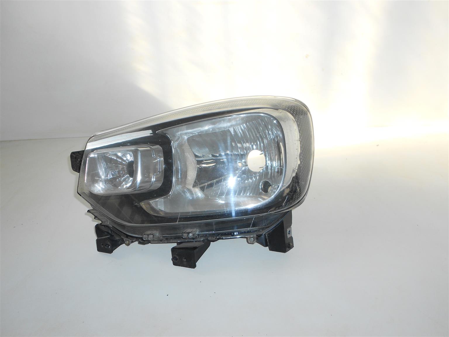 Suzuki Spresso Headligh left hand side - Private Seller Suzuki Spresso Headligh left hand side - Private Seller