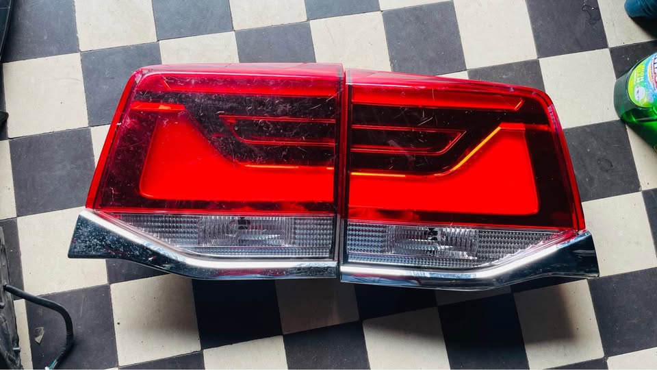 TOYOTA LAND CRUISER LC200 TAILLIGHTS 2016-2020 - Private Seller TOYOTA LAND CRUISER LC200 TAILLIGHTS 2016-2020 - Private Seller