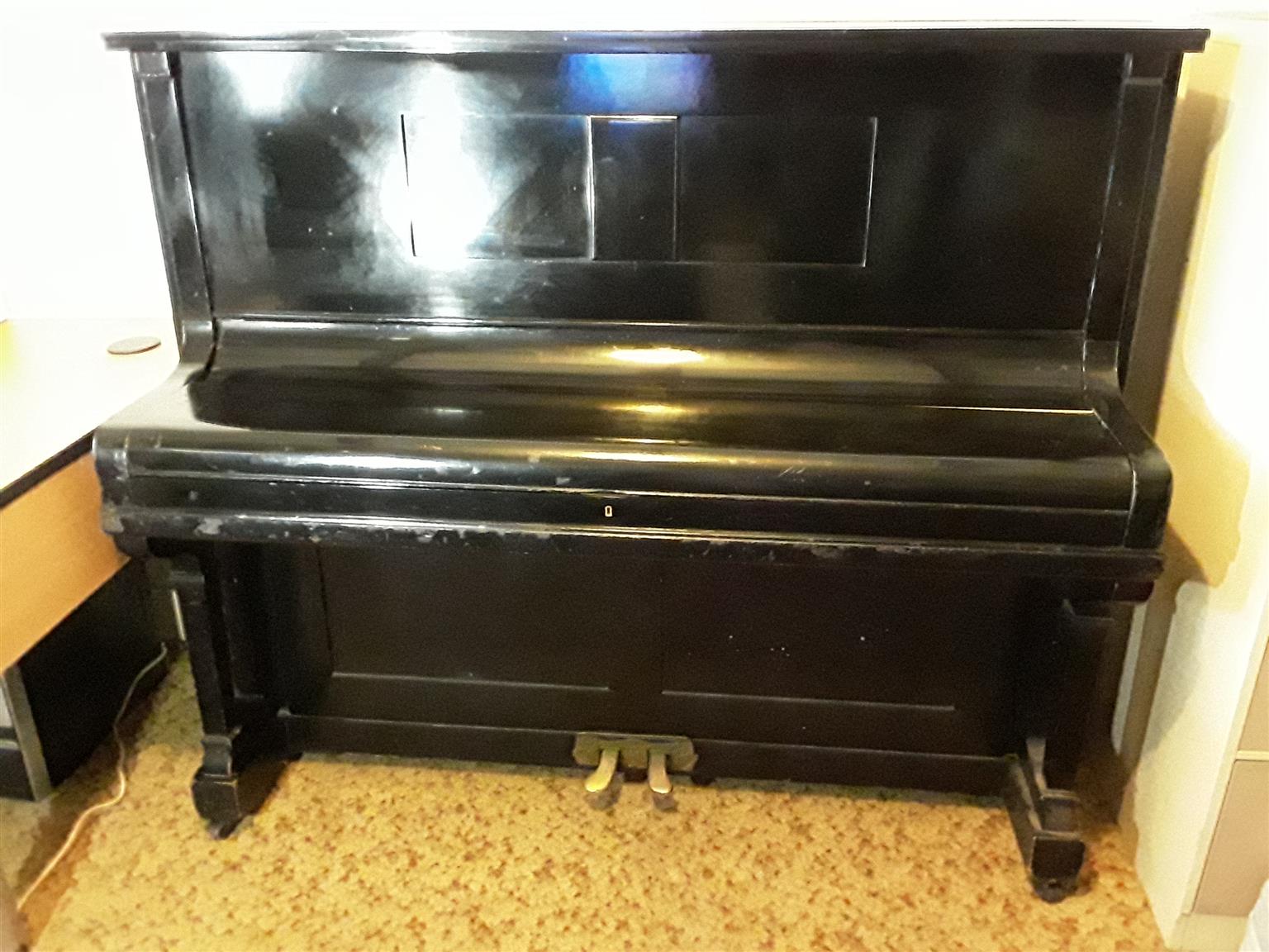 Piano Hoffmann & Kuhne Dresden. Unique. Ebony Polished. Very old. Manufactured before 29 April 1945