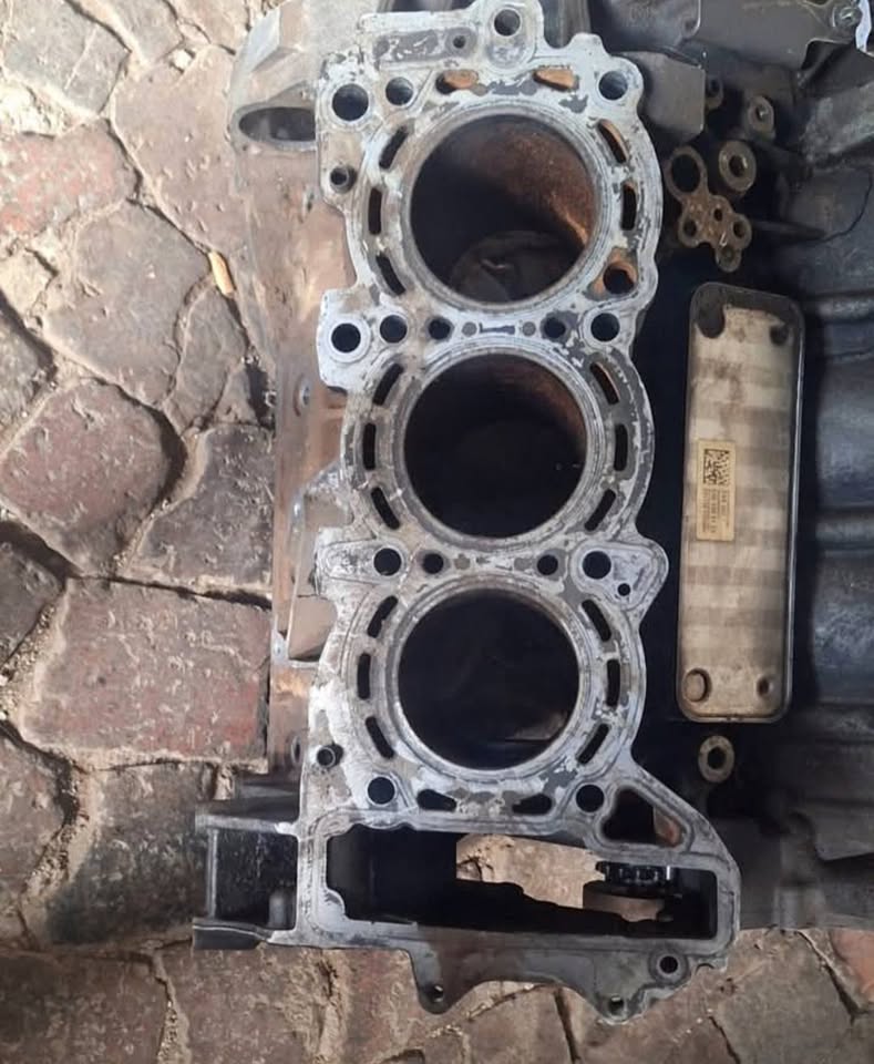 2007 Jeep Commander 3.0 CRD Sport Engine Parts Call - Private Seller 2007 Jeep Commander 3.0 CRD Sport Engine Parts Call - Private Seller