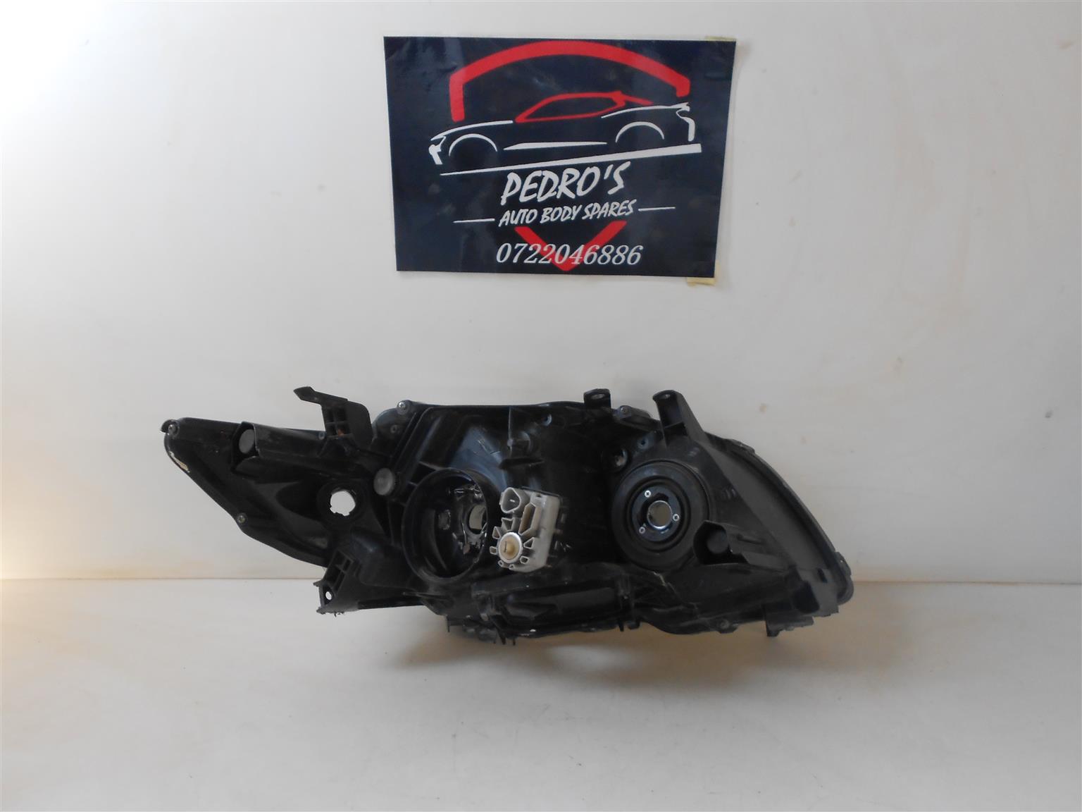 Toyota Corolla E15 2010 HEADLIGHTS