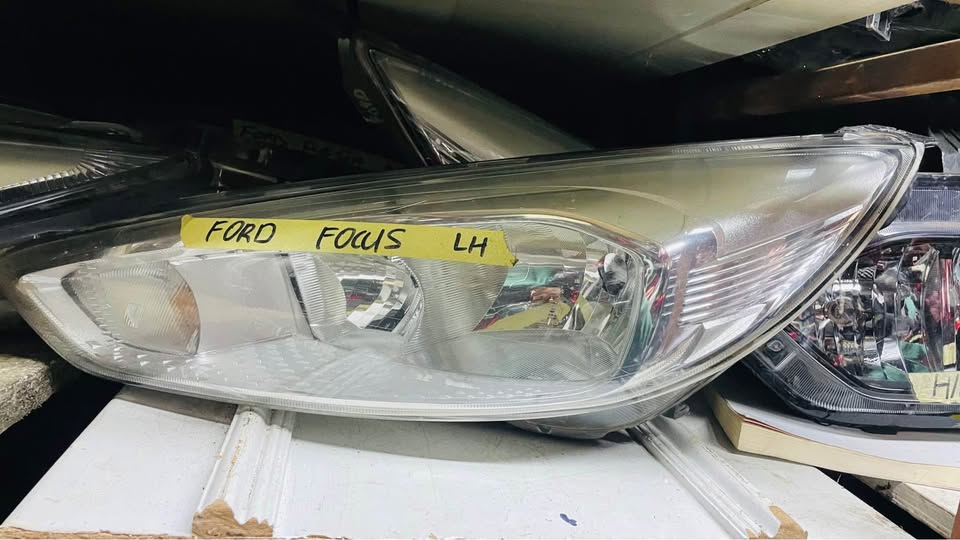 Ford Focus headlight - Private Seller Ford Focus headlight - Private Seller
