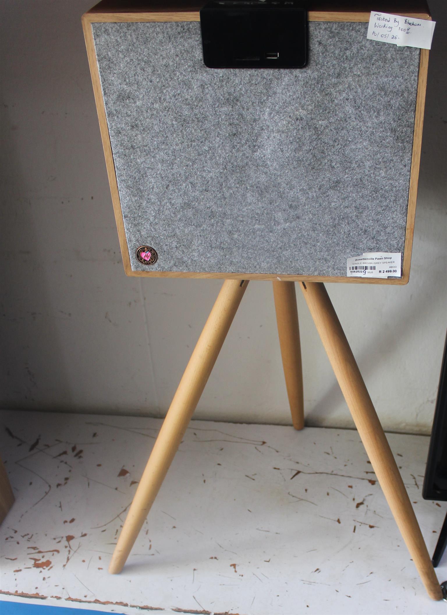 SINGLE BROWN /GREY SPEAKER S062522G