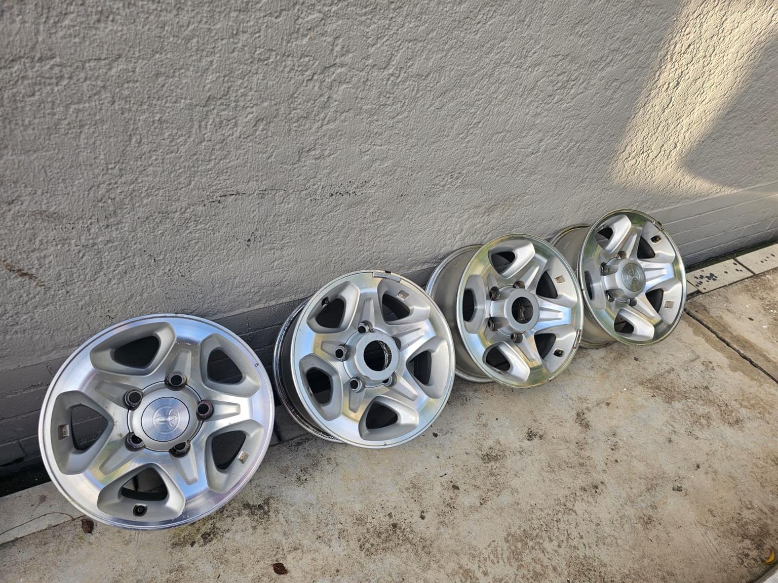 Set of Toyota Land Cruiser 16 inch Original Mag wheel s in good solid condition - Private Seller Set of Toyota Land Cruiser 16 inch Original Mag wheel s in good solid condition - Private Seller