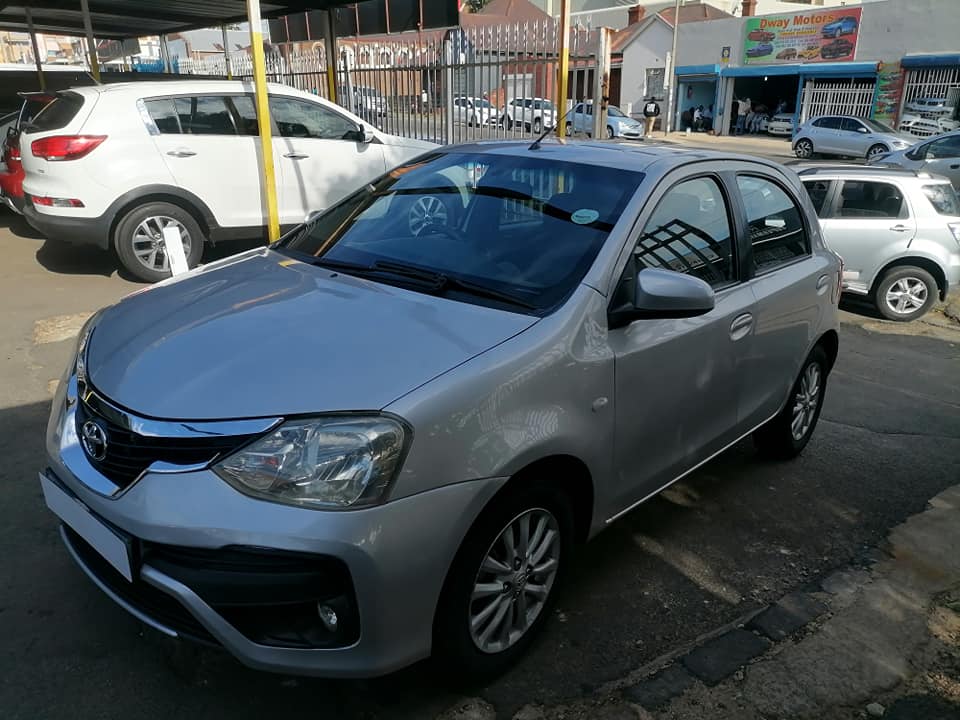 2018 Toyota Etios 1.5 Hatchback Sprinter Service book