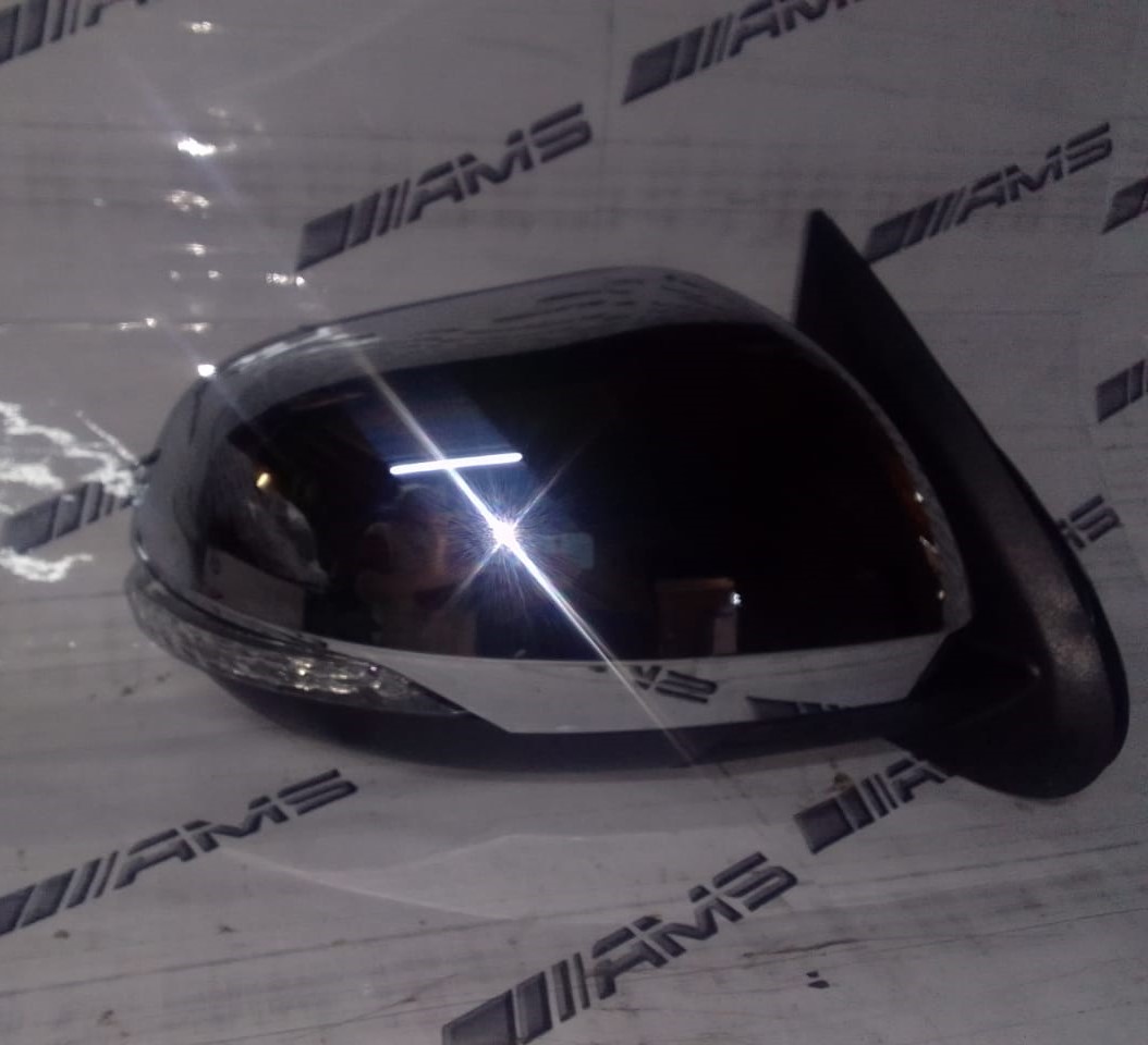 Mitsubishi Pajero Sport Side Mirror with Integrated Indicator - Private Seller Mitsubishi Pajero Sport Side Mirror with Integrated Indicator - Private Seller