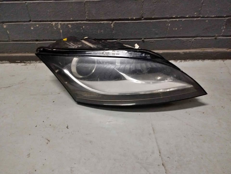 Audi TT xenon right side headlight - Private Seller Audi TT xenon right side headlight - Private Seller