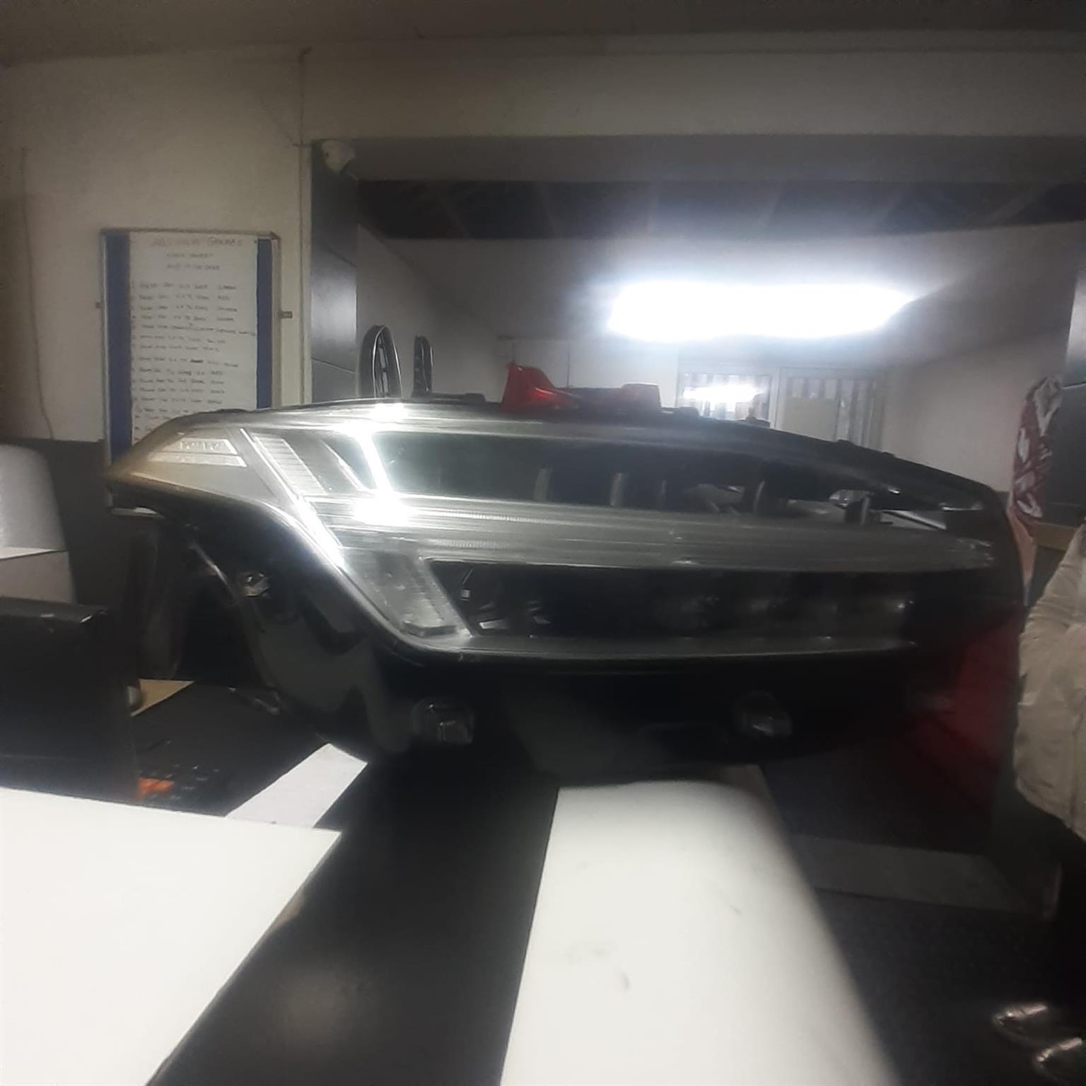 VOLVO XC90 2019 LED LEFT HEADLIGHT FOR SALE (DELIVERY AVAILABLE COUNTRY WIDE) - Private Seller VOLVO XC90 2019 LED LEFT HEADLIGHT FOR SALE (DELIVERY AVAILABLE COUNTRY WIDE) - Private Seller