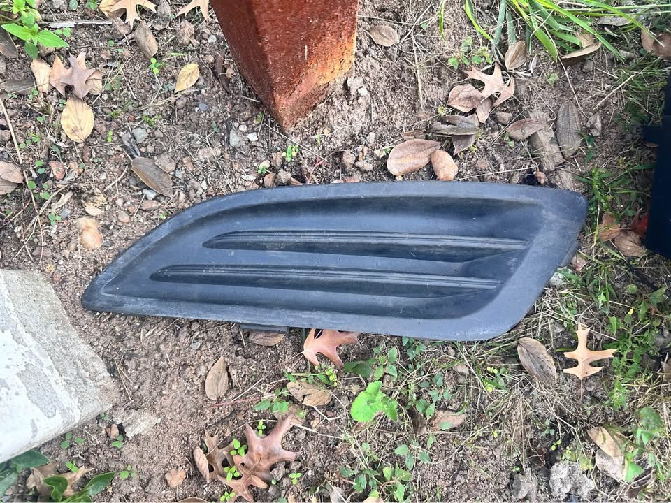 Ford fiesta left side fog light cover - Private Seller Ford fiesta left side fog light cover - Private Seller