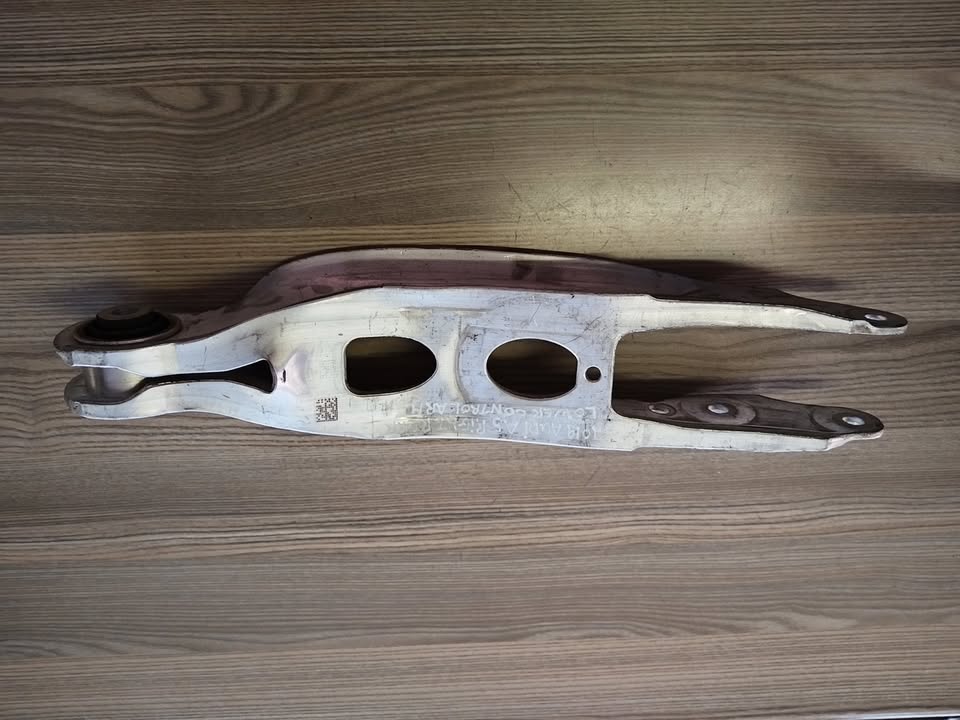 2019 AUDI A5 RIGHT REAR LOWER CONTROL ARM FOR SALE IN A GOOD CONDITION - Private Seller