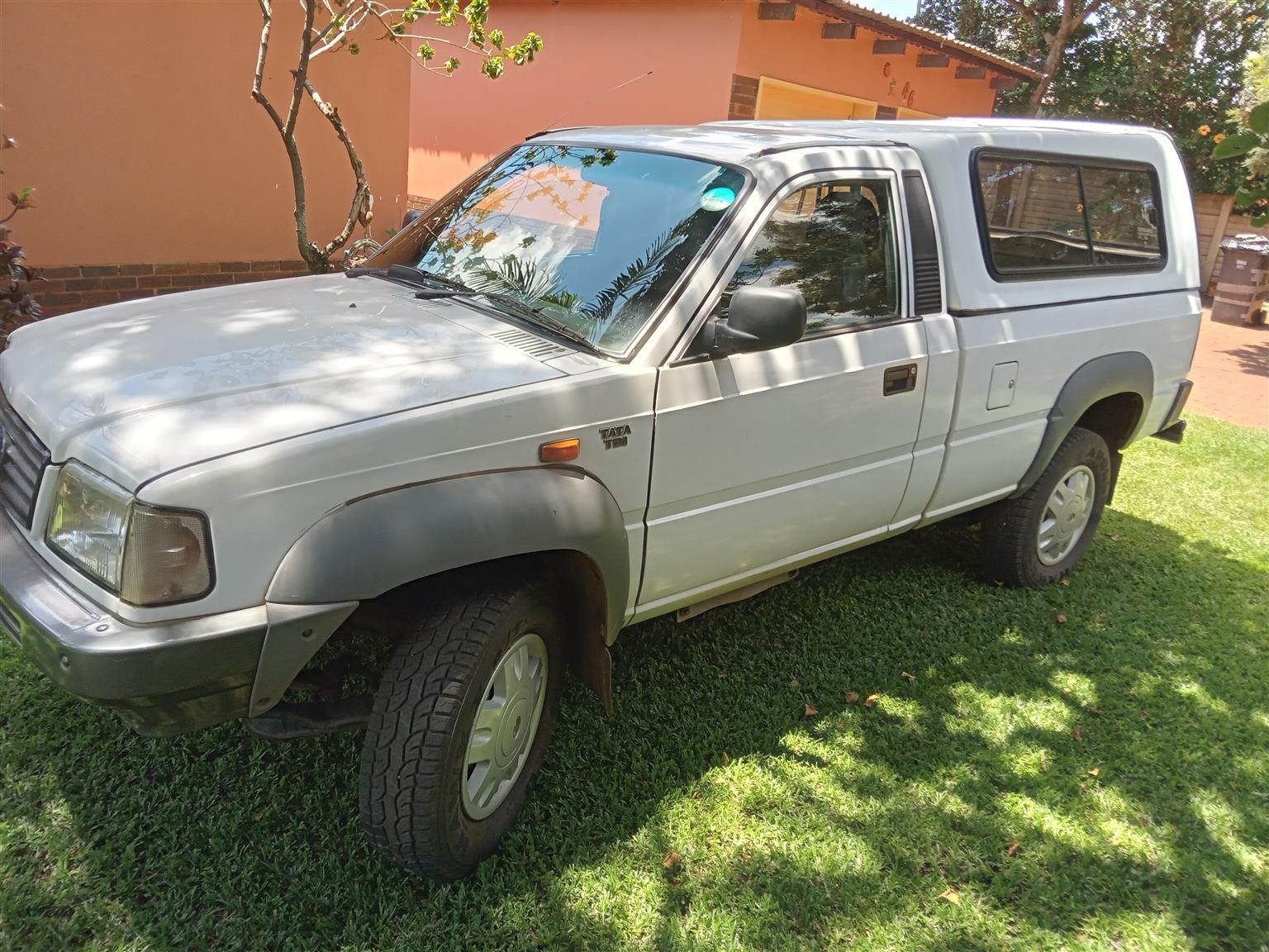 Bakkie 2007 TATA Telcoline with Lexus V8 CONVERSION. Fiberglass canopy