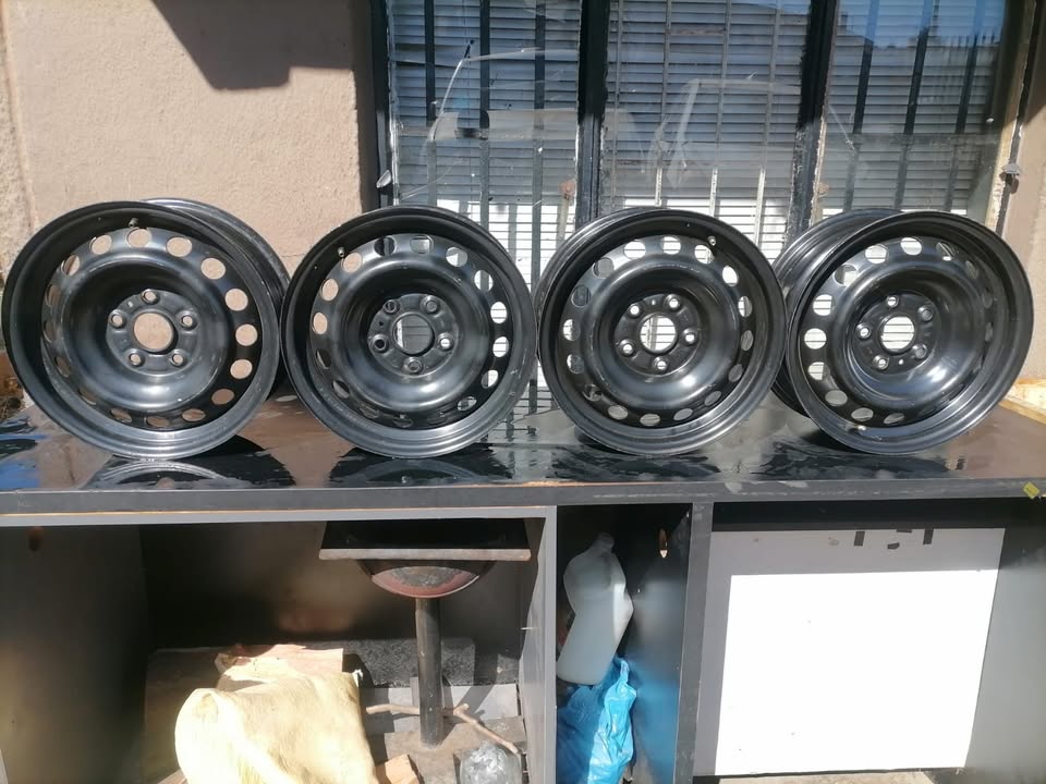 Toyota Corolla 15" steel rims - Private Seller