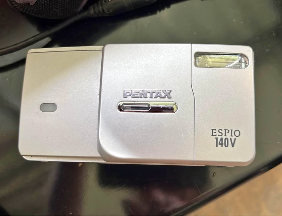 Pentax Espio 140v point & shoot camera Pentax Espio 140v point & shoot camera