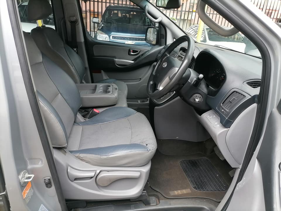2016 Hyundai H1 2.5 Nine seater Automatic with a leather seat and Spare key