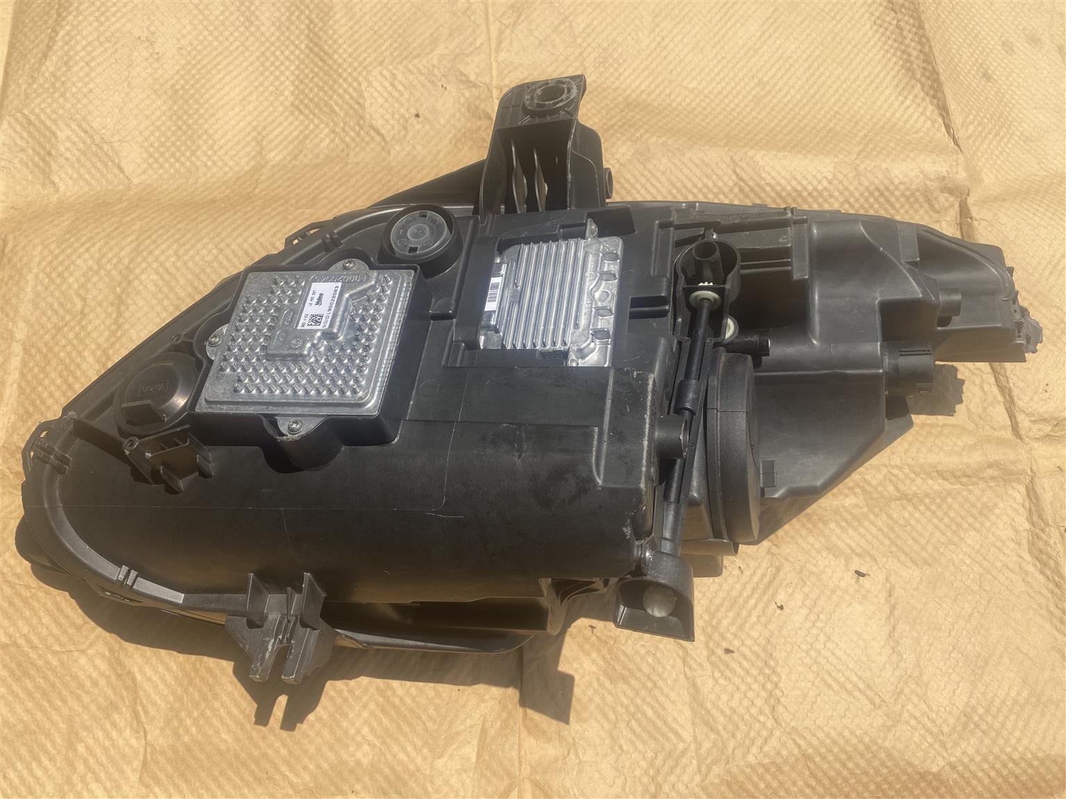 2017 JAGUAR F-TYPE BI-XENON HEADLIGHT LEFT SIDE FOR SALE. IN EXCELLENT CONDITION