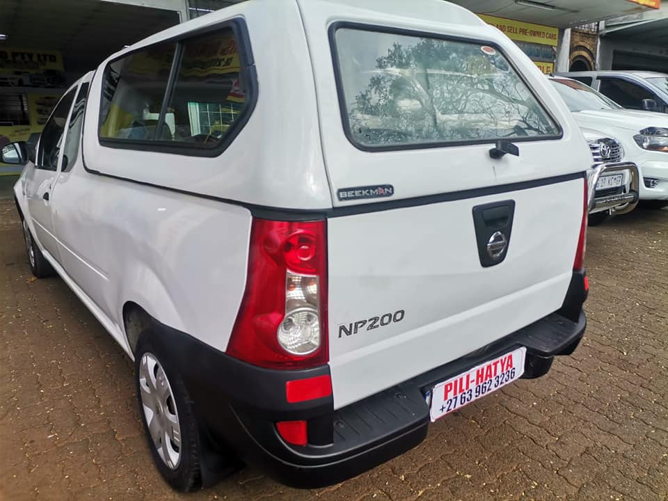 2015 NISSAN NP200 1.6 CANOPY MANUAL