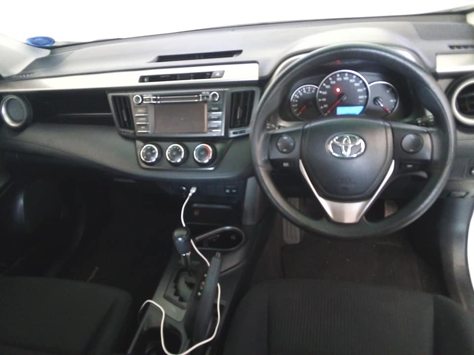 2017 TOYOTA RAV 4 2.0 AUTOMATIC WHITE REVERSE CAMERA 100,000KM