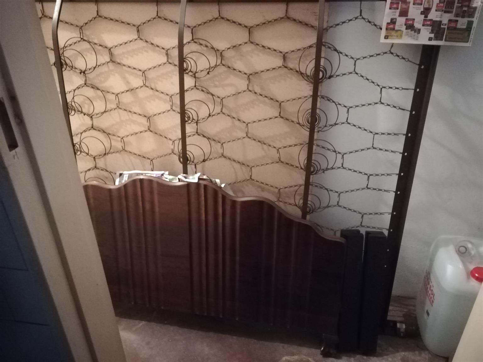 DOUBLE BED BASE WITH SPRINGS AND BASE BOARD