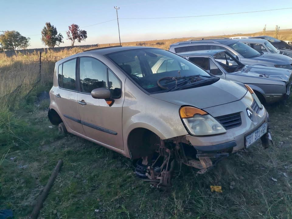 Renault modus stripping - Private Seller Renault modus stripping - Private Seller